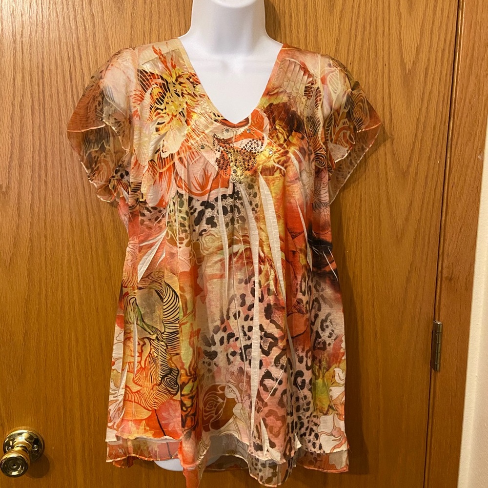 V-neck flowered top size L